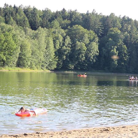Domki Nad Jeziorem W Karlowicach Karlowice Exteriör bild
