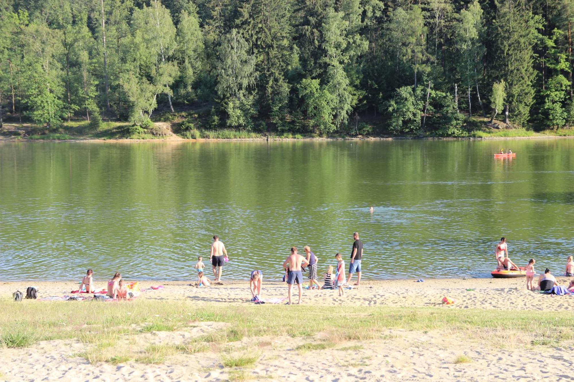 Domki Nad Jeziorem W Karlowicach Karlowice Exteriör bild