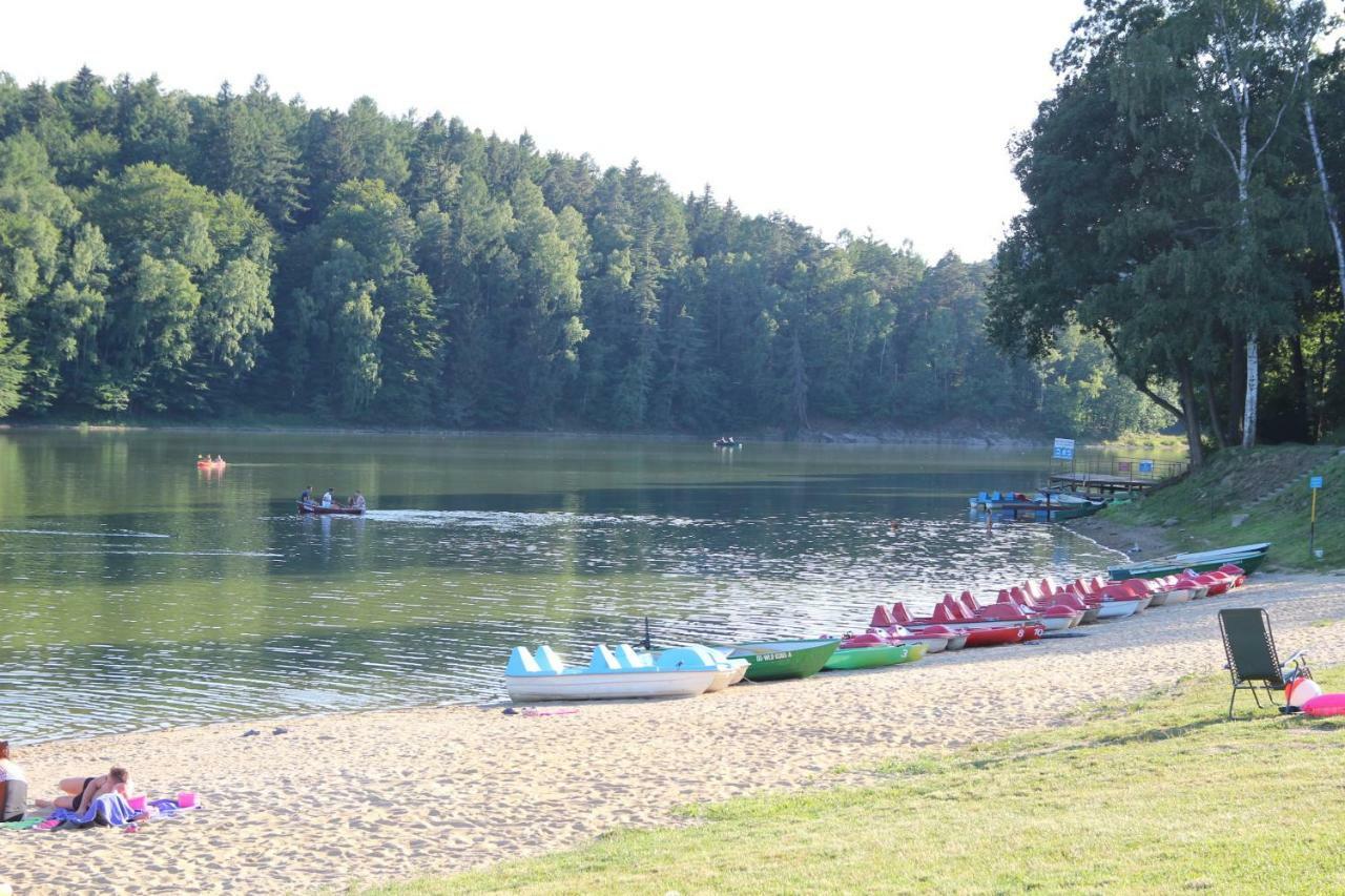 Domki Nad Jeziorem W Karlowicach Karlowice Exteriör bild