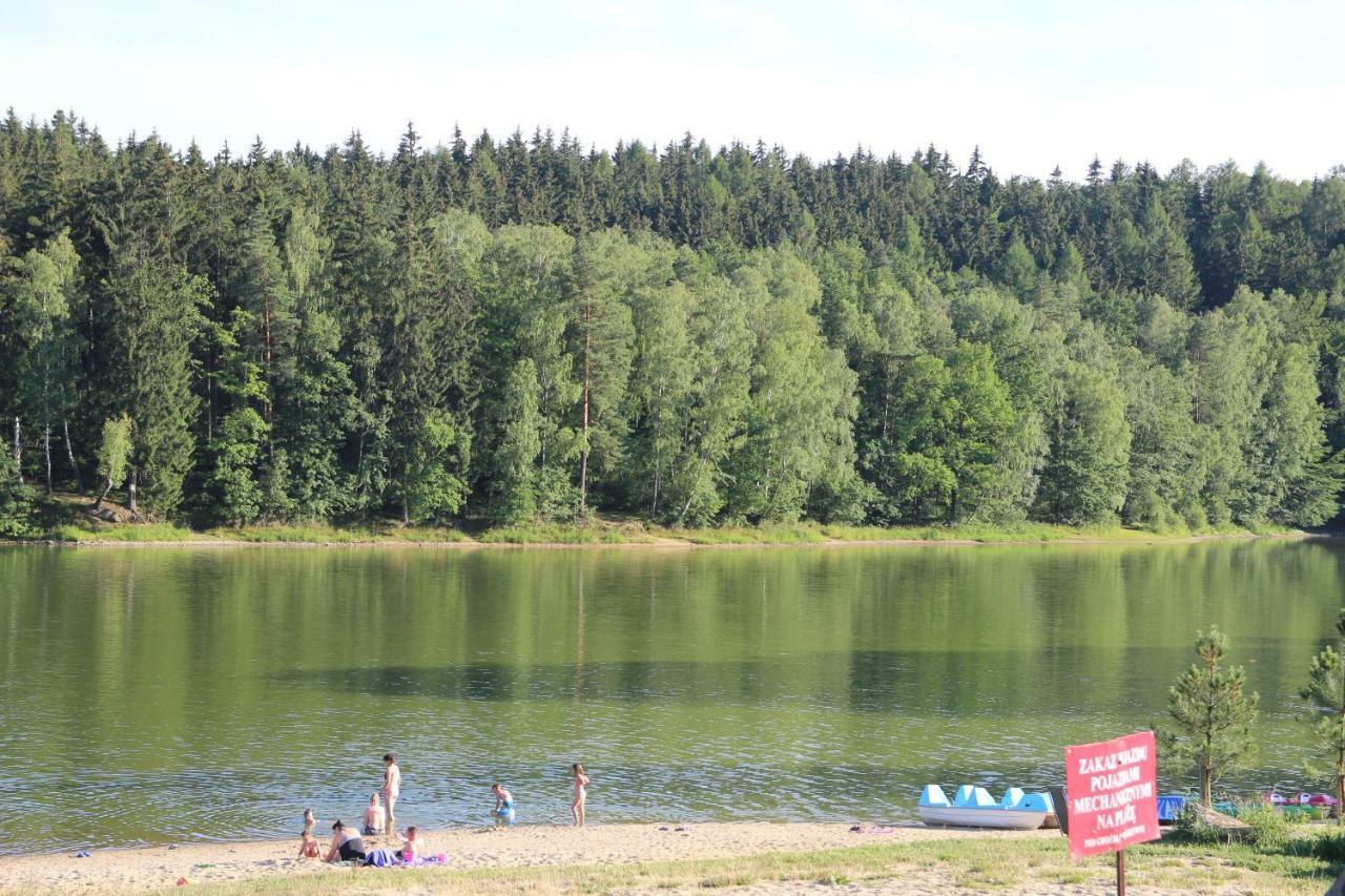 Domki Nad Jeziorem W Karlowicach Karlowice Exteriör bild