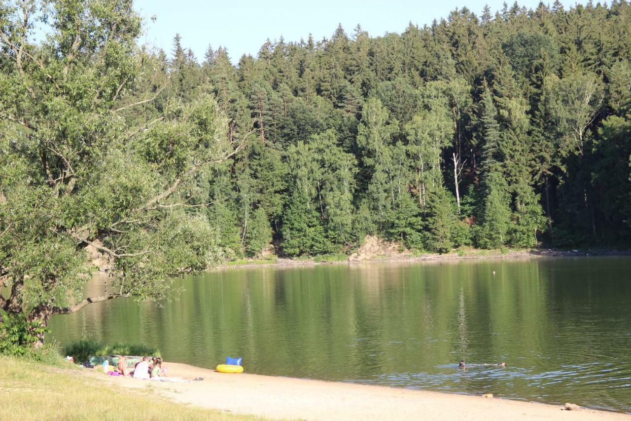 Domki Nad Jeziorem W Karlowicach Karlowice Exteriör bild