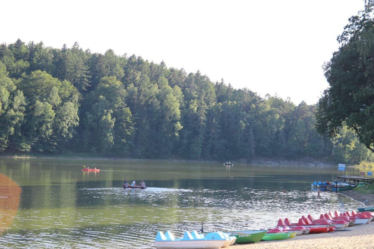 Domki Nad Jeziorem W Karlowicach Karlowice Exteriör bild