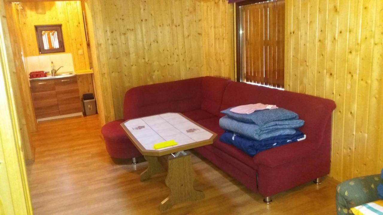 Domki Nad Jeziorem W Karlowicach Karlowice Exteriör bild