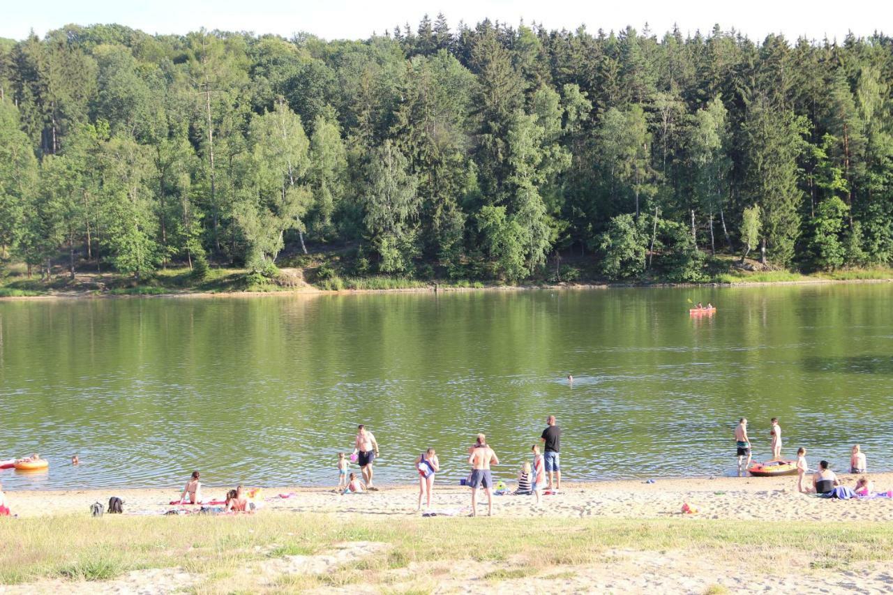Domki Nad Jeziorem W Karlowicach Karlowice Exteriör bild